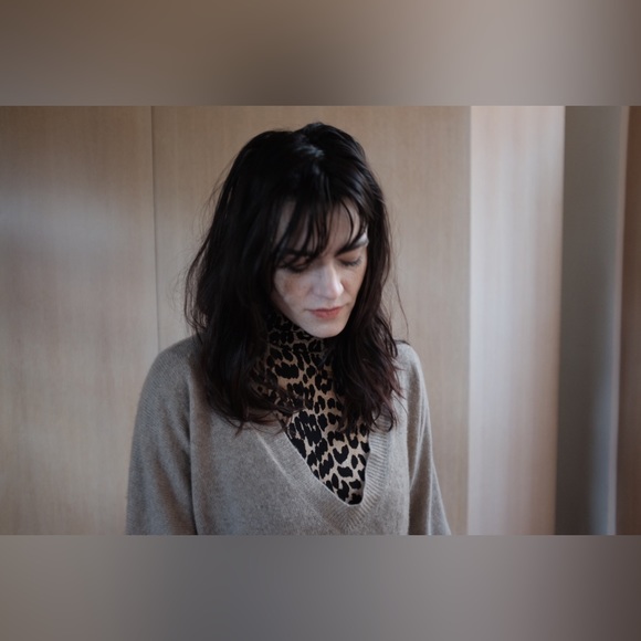 CHLOÉ V NECK CASHMERE SWEATER - Picture 3 of 5